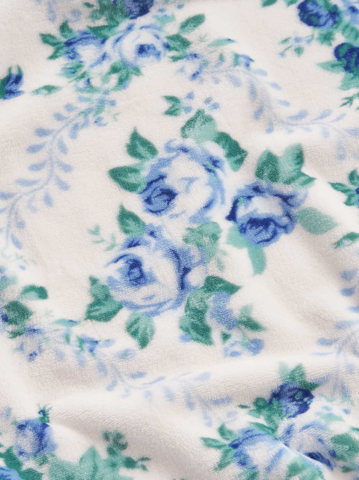 Braelyn Blue Roses Plush Throw Blanket
